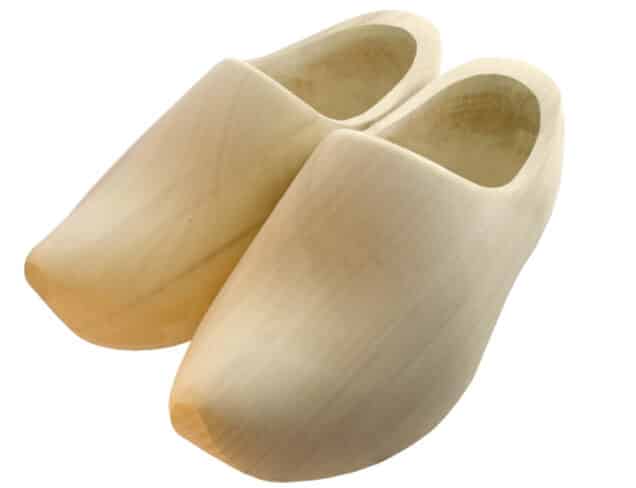 Blank-Traditional-Clogs-pointed-b